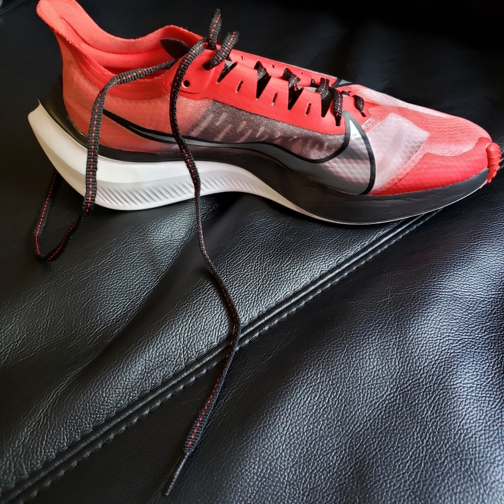 Nike - Picture 3 of 3